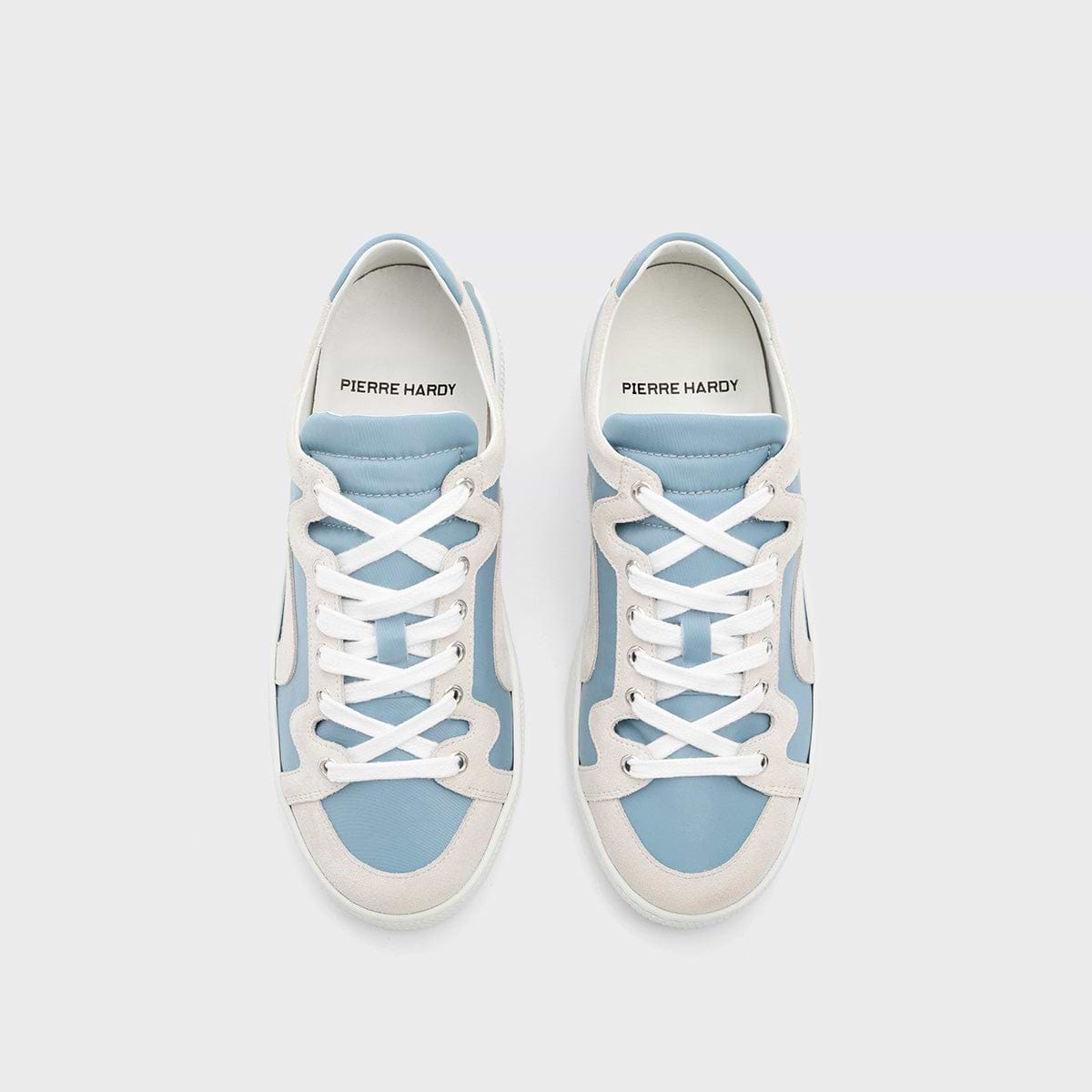 Pierre Hardy BASKETS ALPHA - FEMME, toile de nylon bleu ciel et cuir de veau velours blanc, vue 3