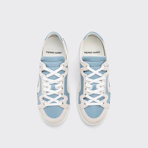 Pierre Hardy BASKETS ALPHA - FEMME, toile de nylon bleu ciel et cuir de veau velours blanc, vue 2