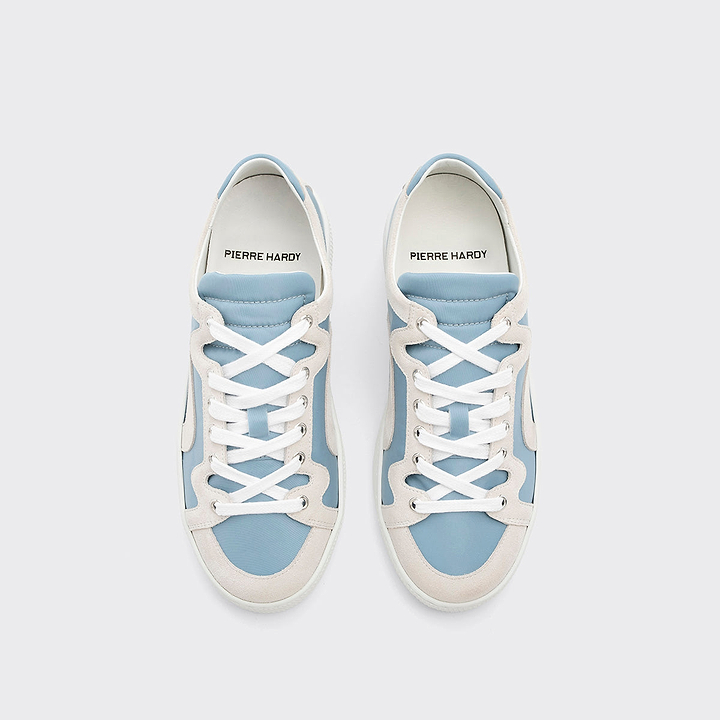 Pierre Hardy BASKETS ALPHA - FEMME, toile de nylon bleu ciel et cuir de veau velours blanc, vue 3