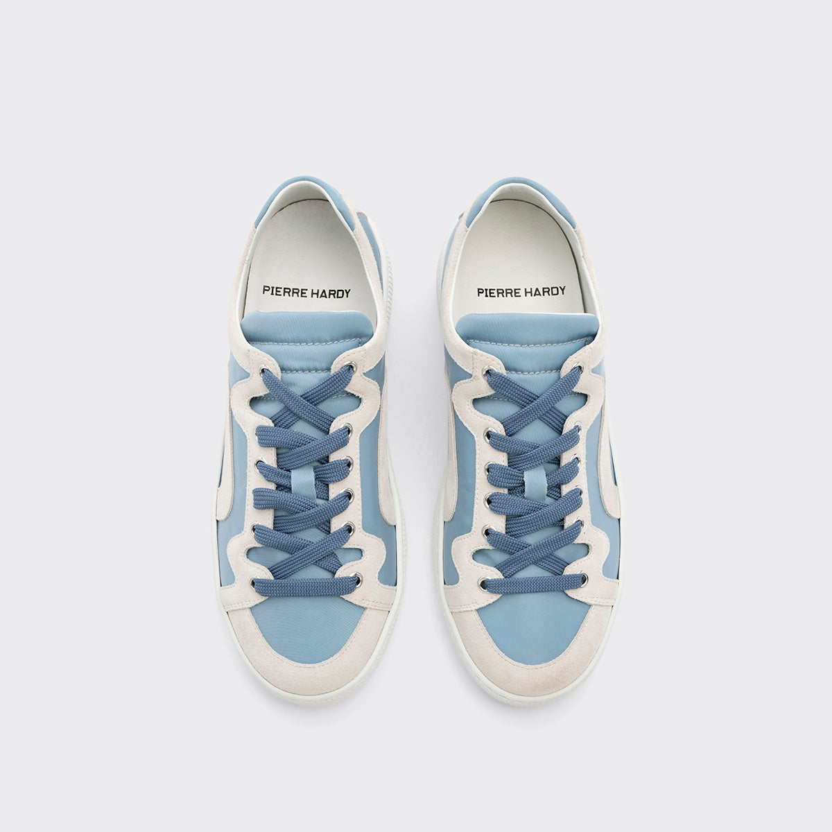 Pierre Hardy BASKETS ALPHA - FEMME, toile de nylon bleu ciel et cuir de veau velours blanc, vue 8