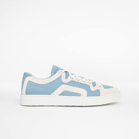 Pierre Hardy BASKETS ALPHA - HOMME, toile de nylon bleu ciel et cuir de veau velours blanc