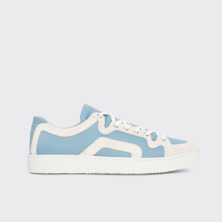 Pierre Hardy BASKETS ALPHA - HOMME, toile de nylon bleu ciel et cuir de veau velours blanc