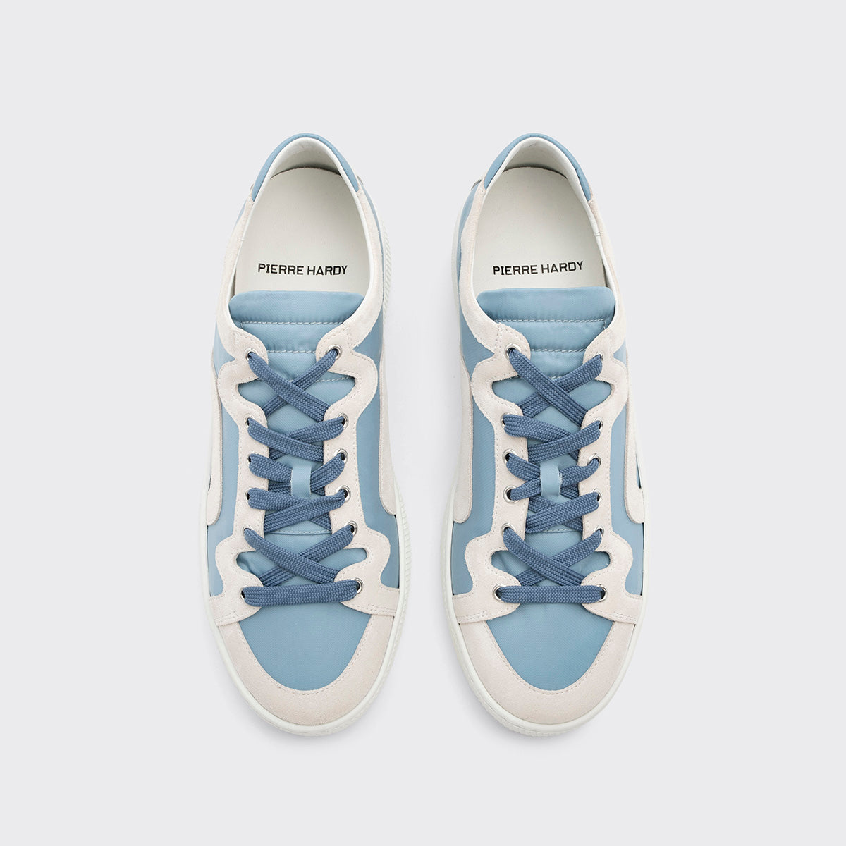 Pierre Hardy BASKETS ALPHA - HOMME, toile de nylon bleu ciel et cuir de veau velours blanc, vue 6