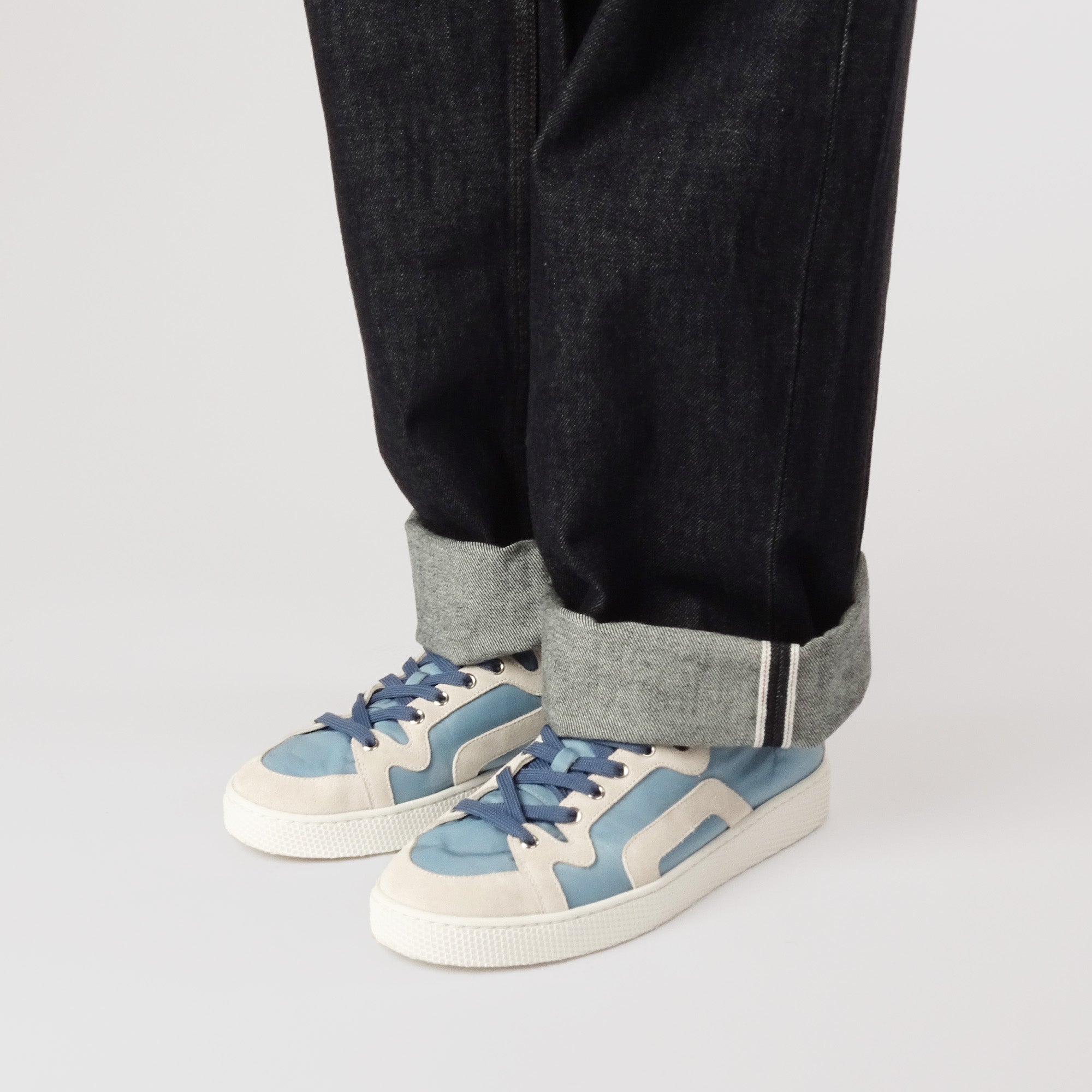 Pierre Hardy BASKETS ALPHA - HOMME, toile de nylon bleu ciel et cuir de veau velours blanc, vue 5