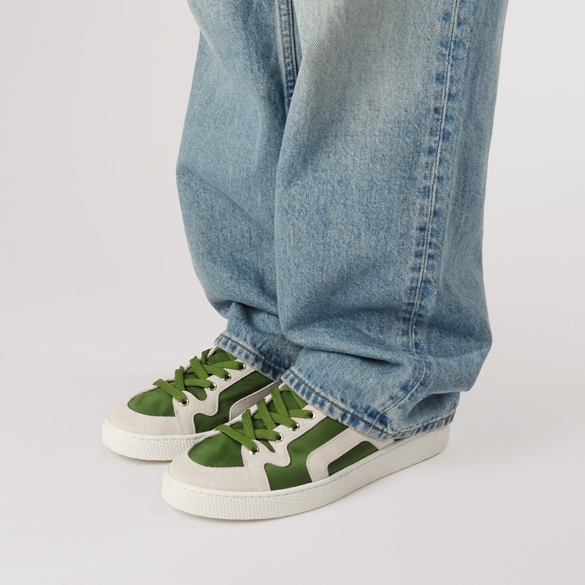 Pierre Hardy BASKETS ALPHA - FEMME, toile de nylon verte et cuir de veau velours blanc, vue 5