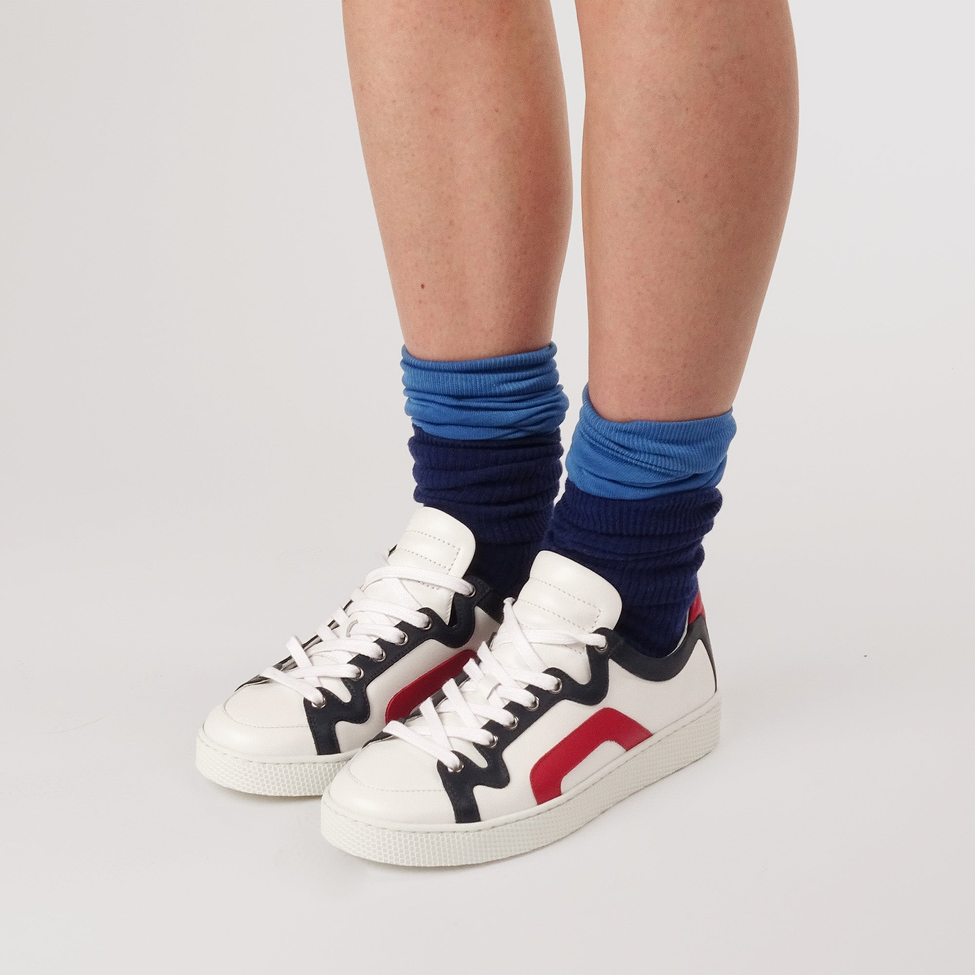 Pierre Hardy BASKETS ALPHA - FEMME, cuir de veau blanc, bleu marine et rouge, vue 5