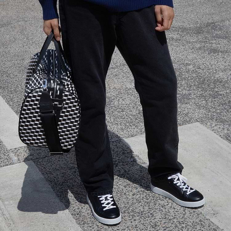 104 SNEAKERS
