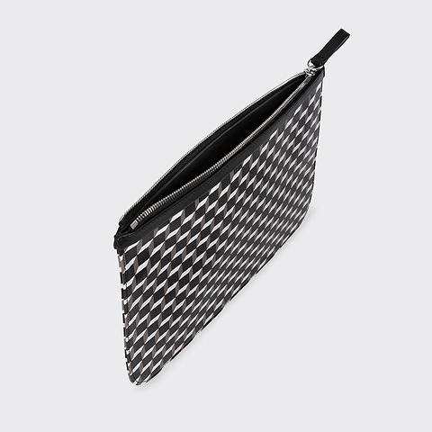 POUCH