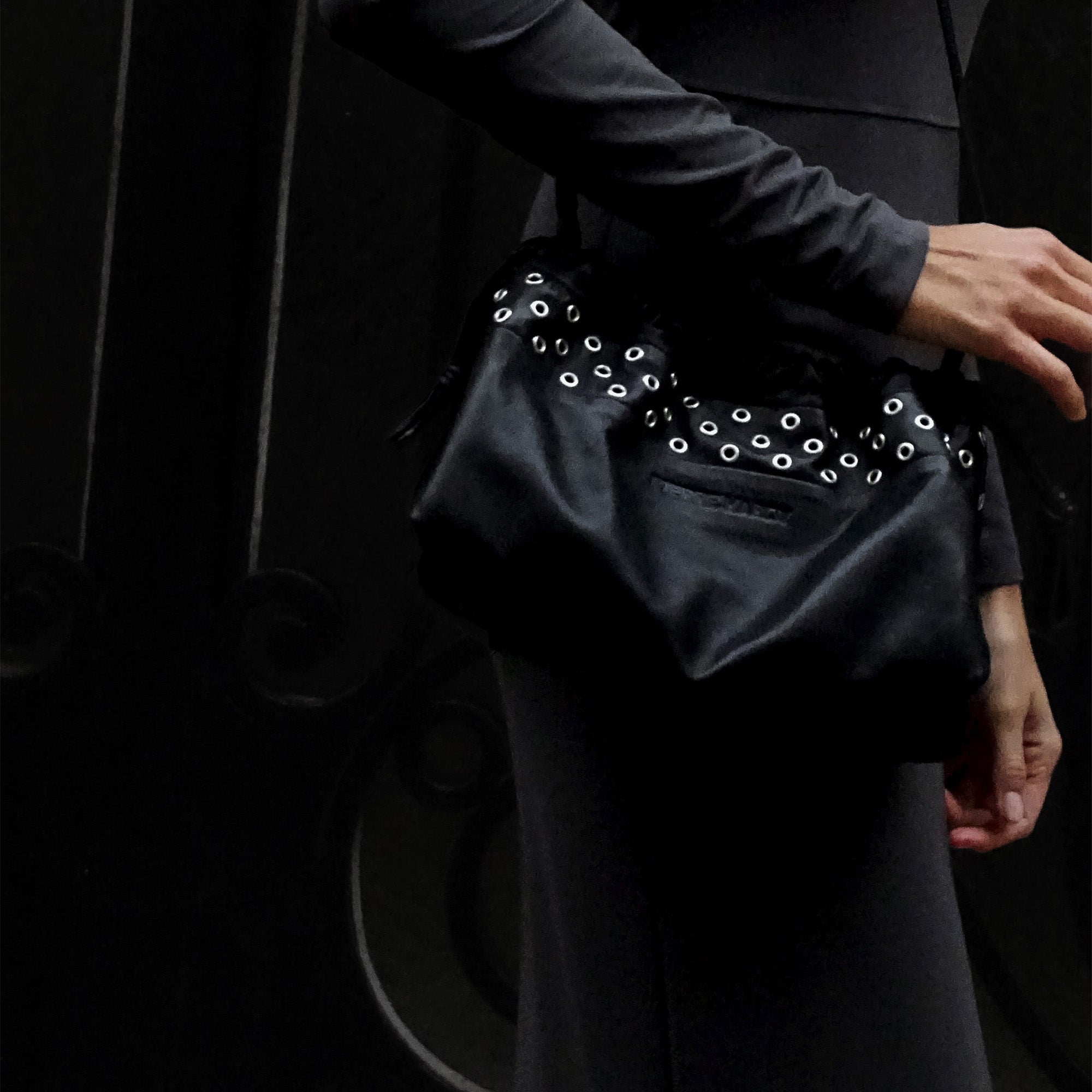 TWIN CLUTCH WITH EYELETS