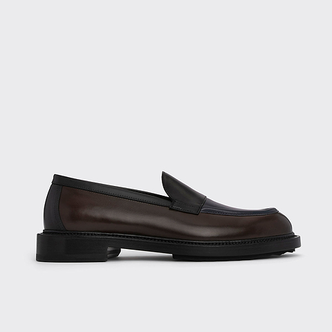 MOCASSIN JOHN