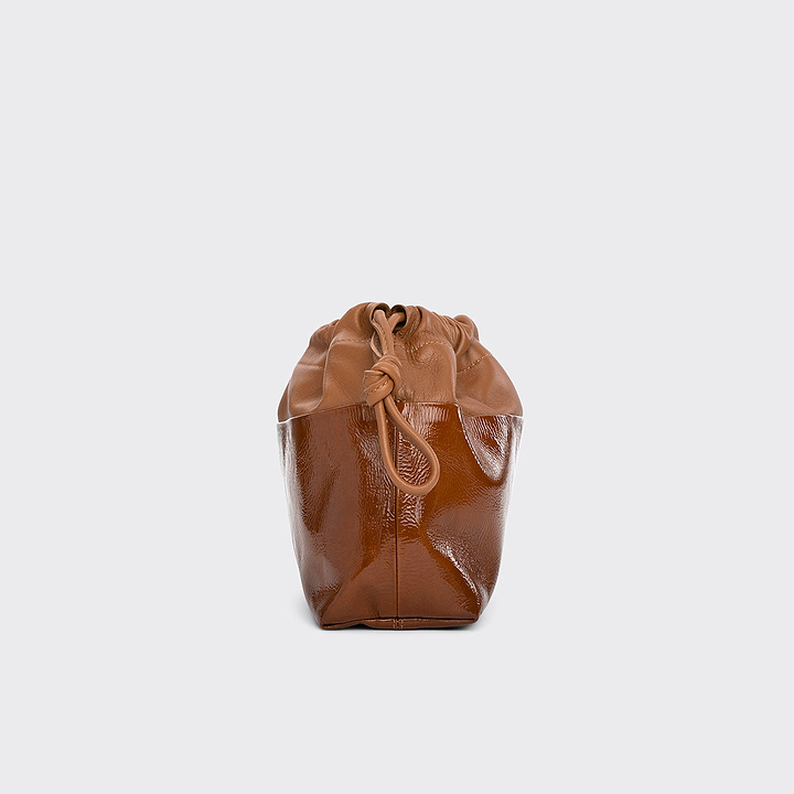 Pierre Hardy TWIN CLUTCH, patent kidskin and havana lambskin, vue 5
