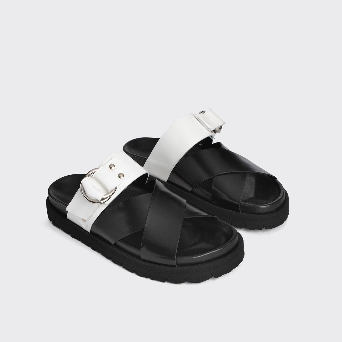 CROSS RIDER FLAT SANDAL