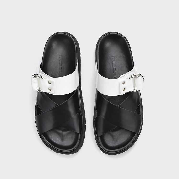 CROSS RIDER FLAT SANDAL