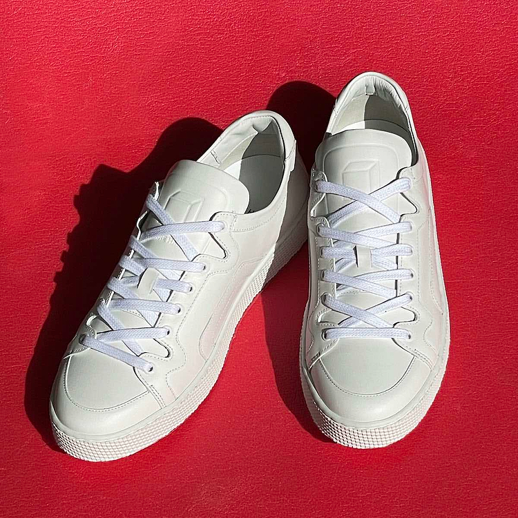 104 SNEAKERS