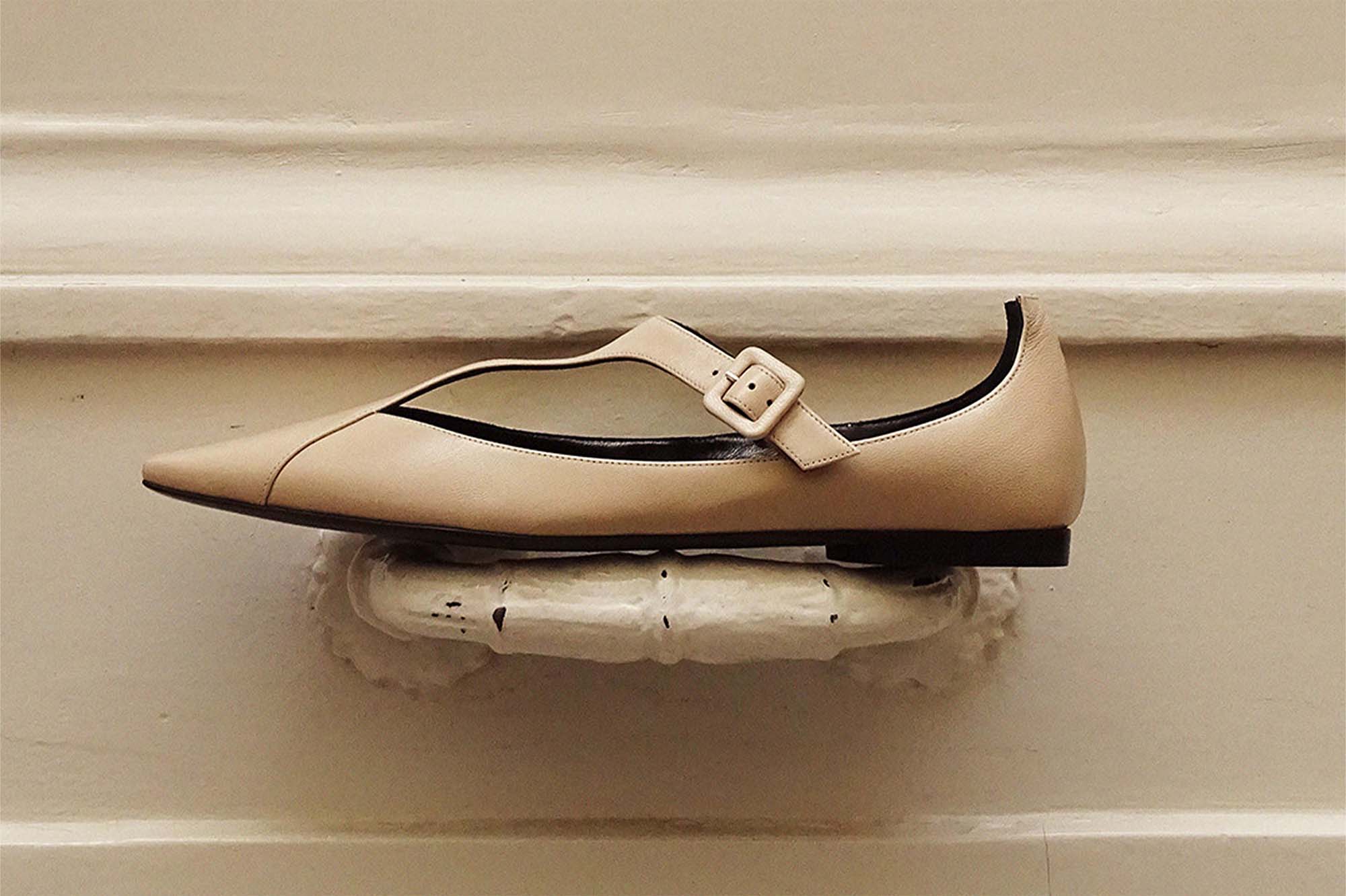 WOMEN LOAFERS AND FLAT SHOES