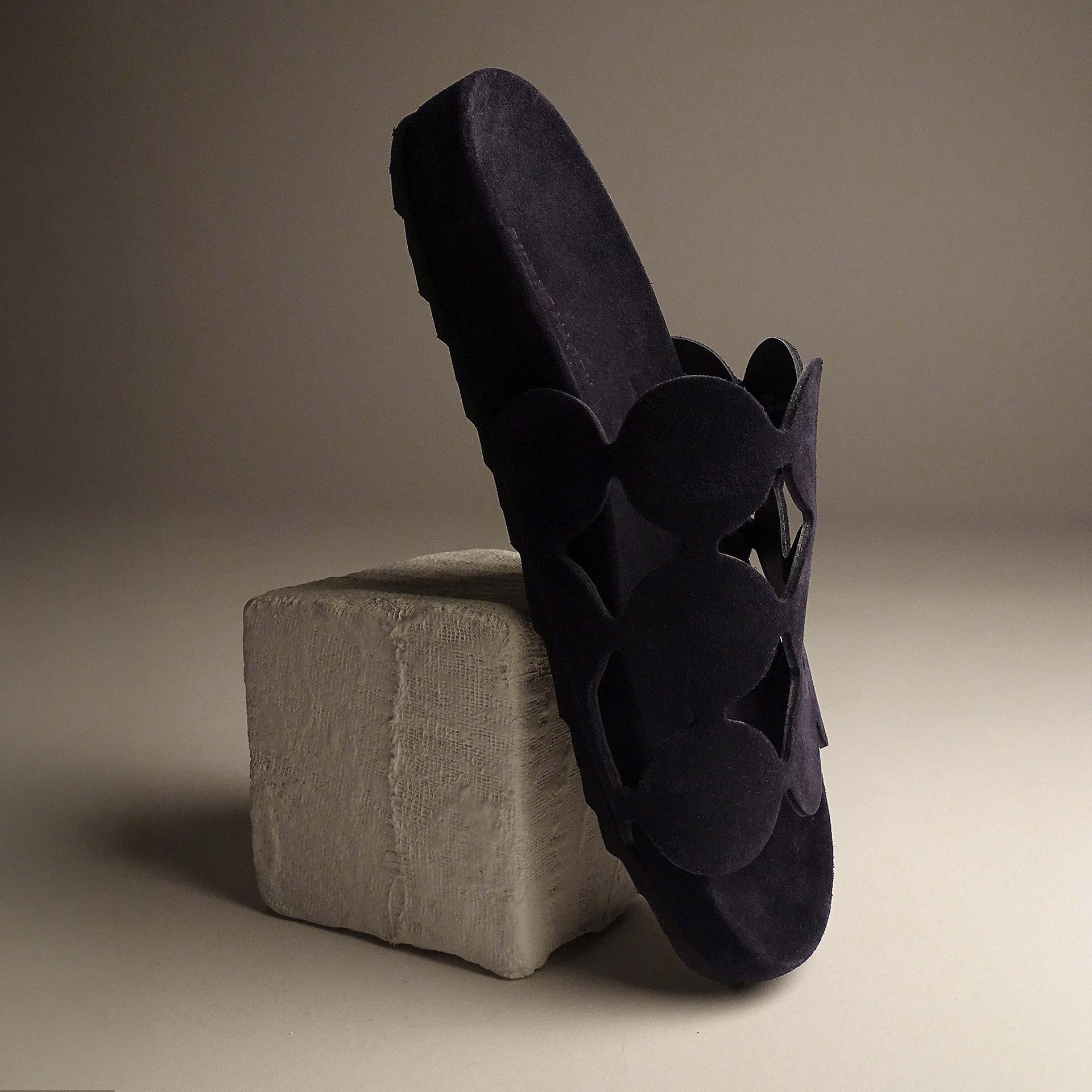 Pierre Hardy BEACH BULLES, navy suede calfskin, view 6