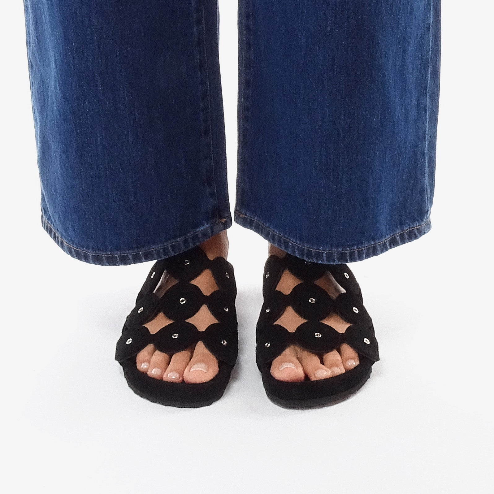 BEACH BULLES WITH EYELETS