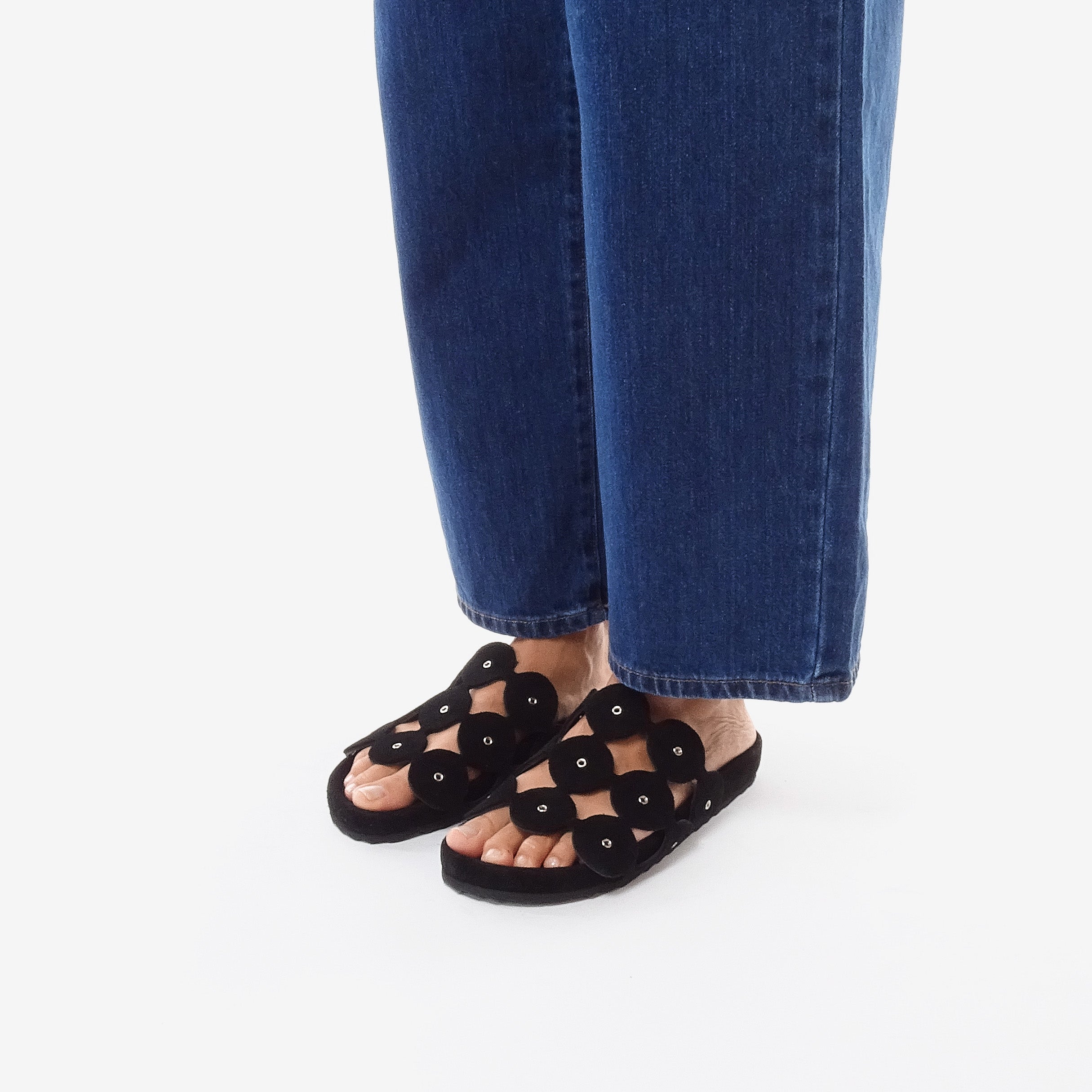 BEACH BULLES WITH EYELETS