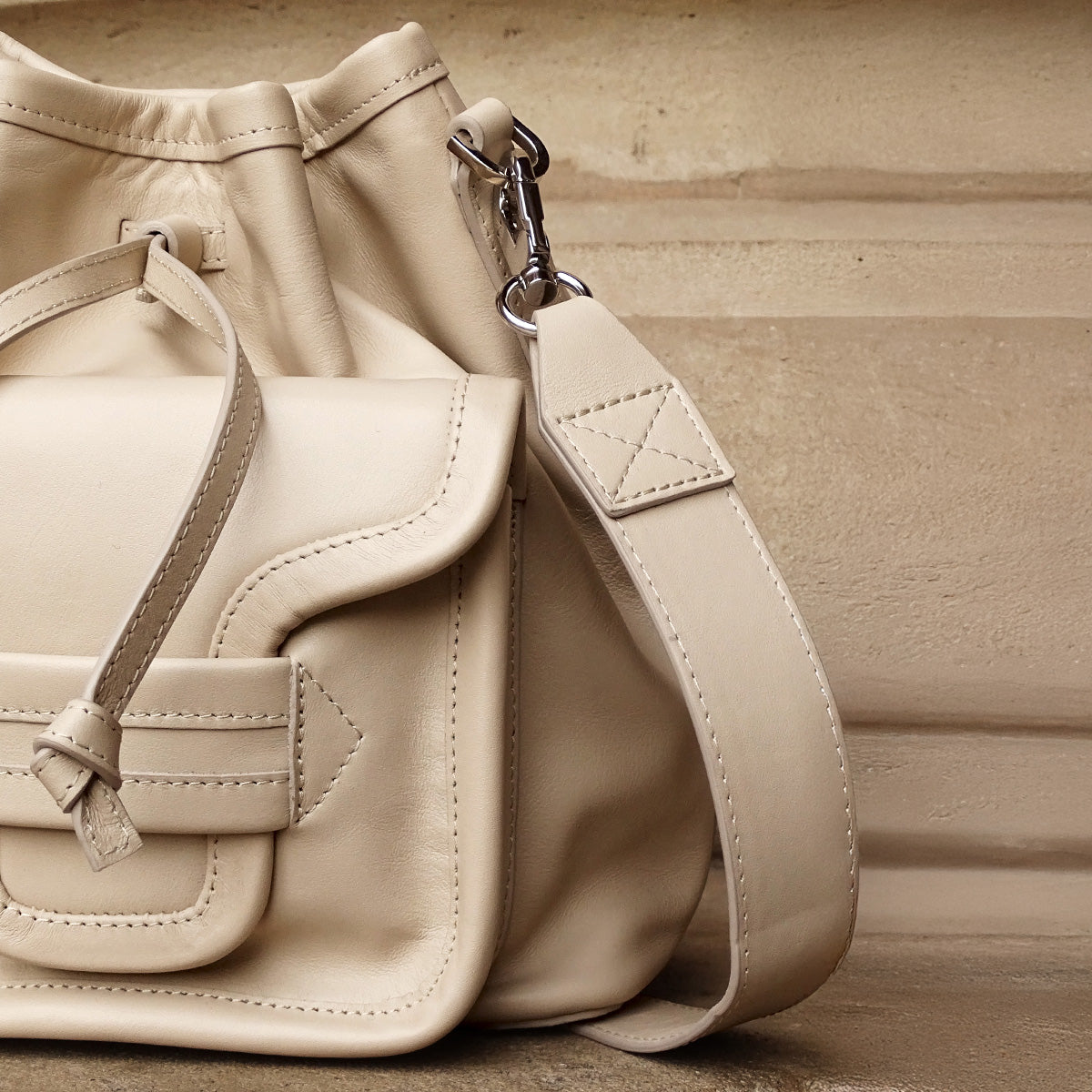 ALPHA DAY MAXI BUCKET BAG