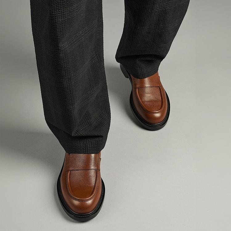 JOHN LOAFER