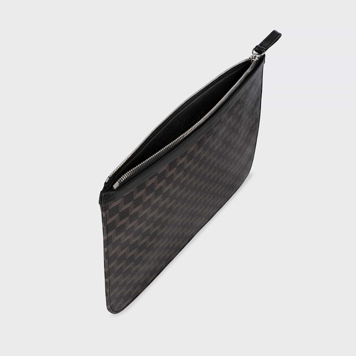 POUCH