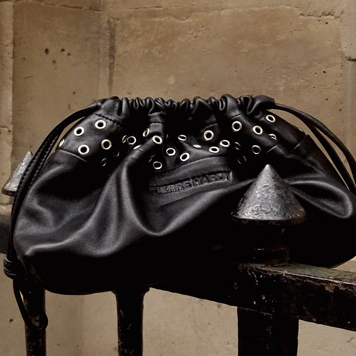 TWIN CLUTCH WITH EYELETS