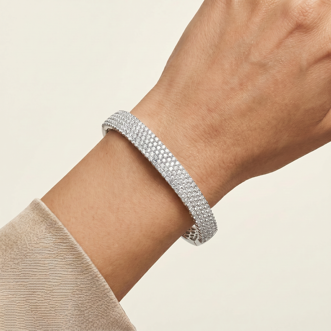 _lifestyle_image@SKU:B1470-LADR0500000DW #metal_silver+origin_lab-grown+quality_g-si