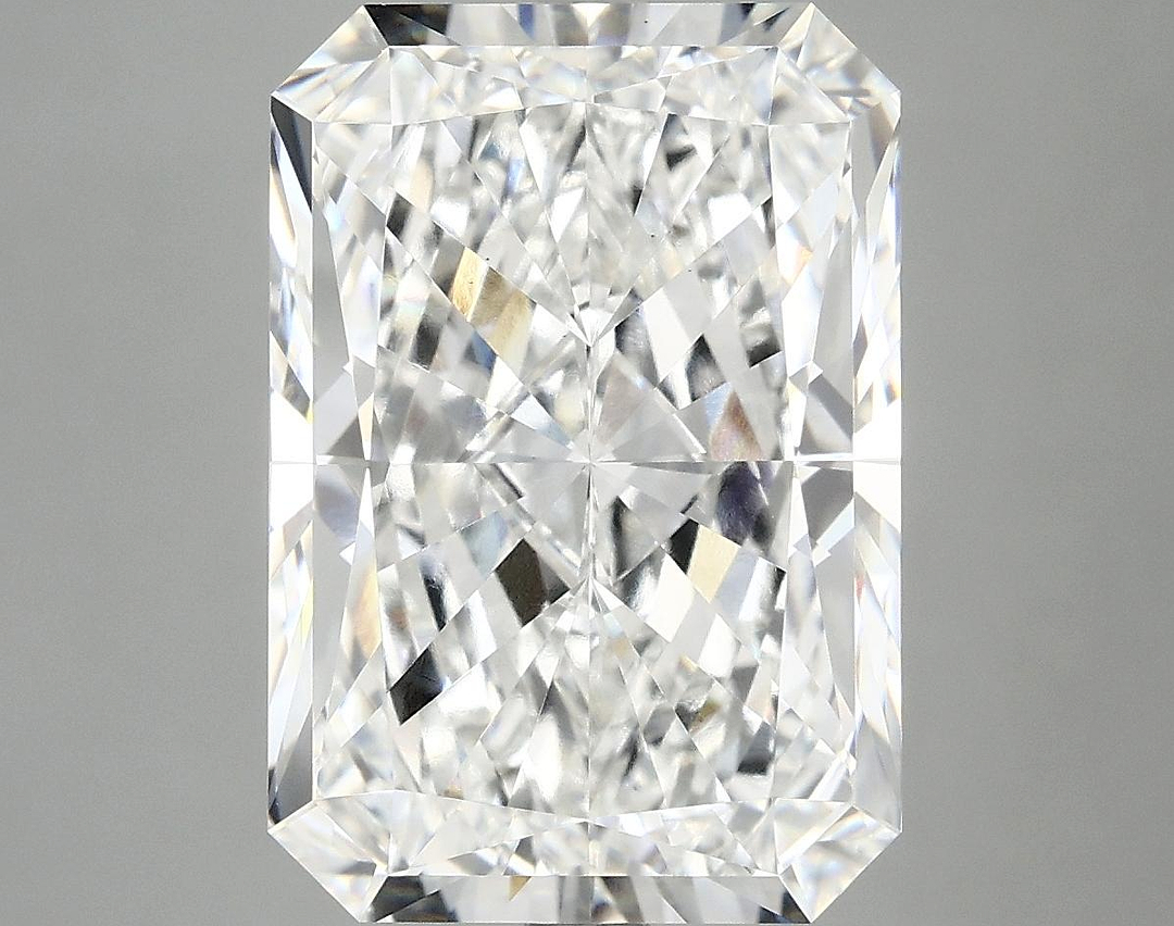 7.5 Carat Radiant Shaped Ideal Cut VS2 IGI Certified Lab Grown Diamond