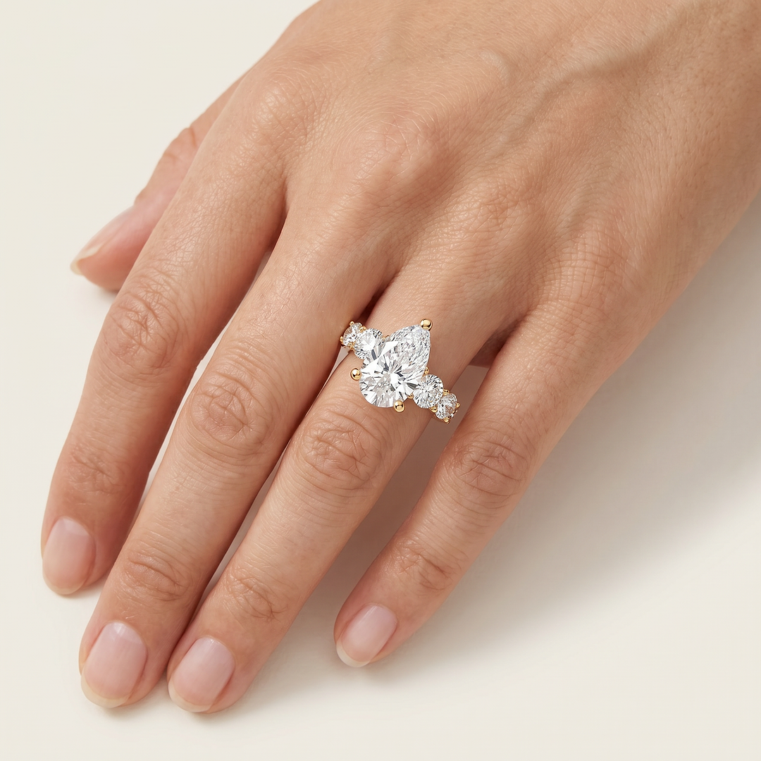 _lifestyle_image@SKU:R0324-NADD03000004Y #metal_14k-yellow-gold+origin_lab-grown+quality_ef-vs2+