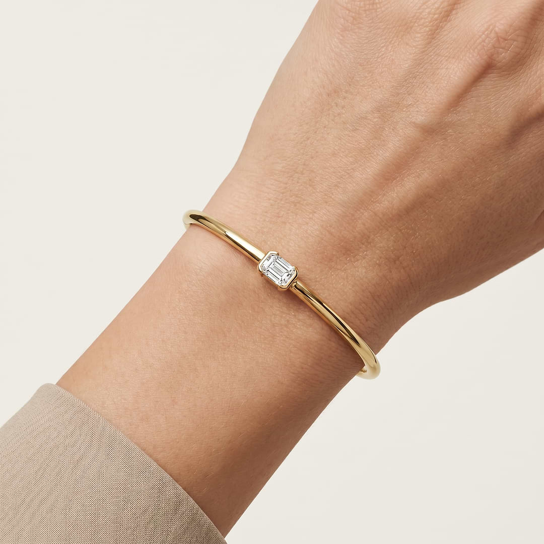 _lifestyle_image@SKU:B4849-LADE0100000DY #metal_gold+origin_lab-grown+quality_g-si
