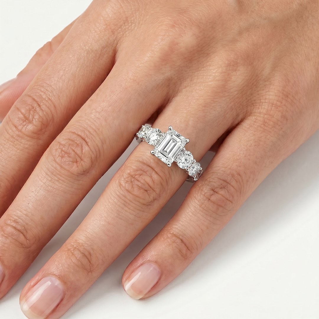 _lifestyle_image@SKU:R0324-NADE02000004W #metal_14k-white-gold+origin_lab-grown+quality_ef-vs2+