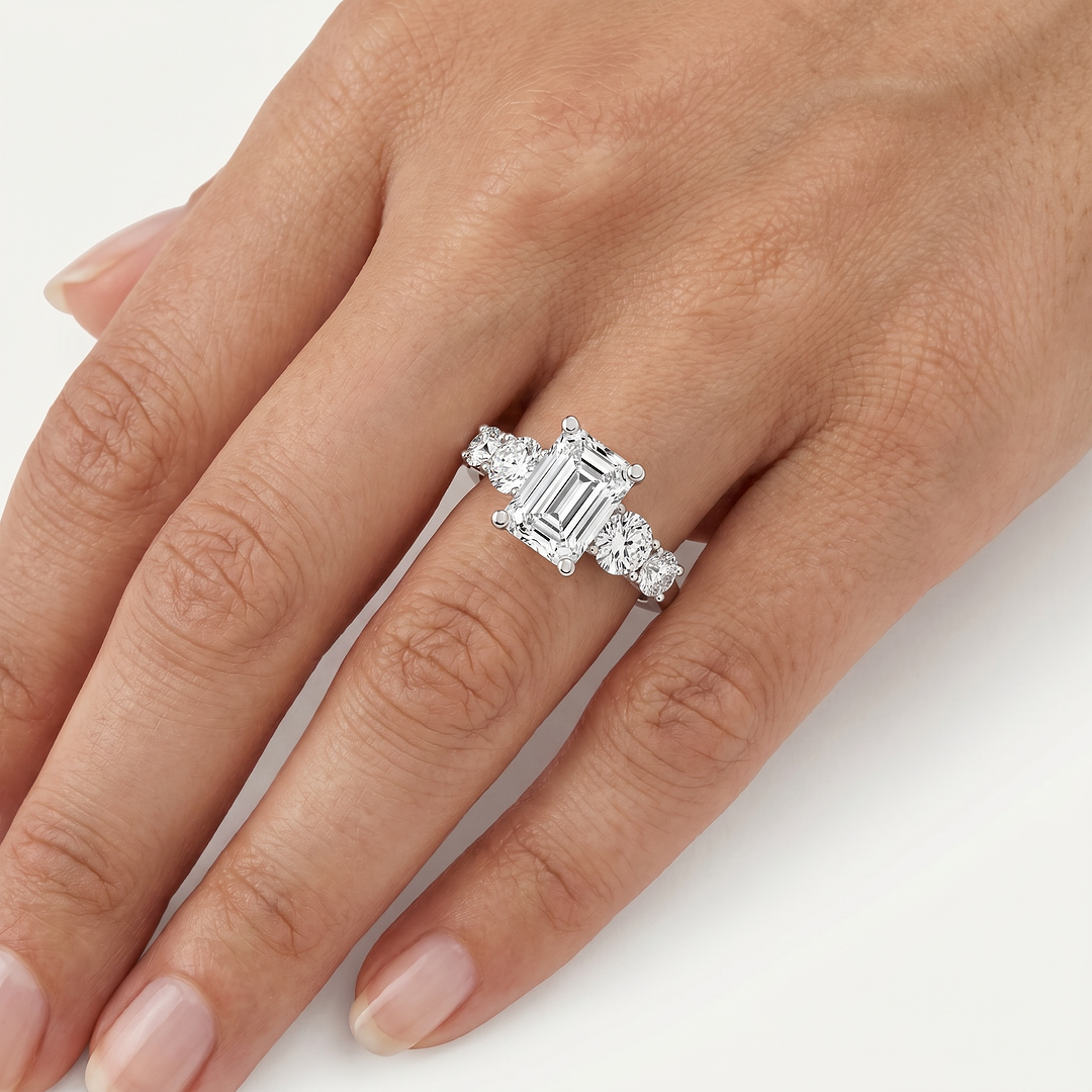 _lifestyle_image@SKU:R0324-LADE03000004W #metal_10k-white-gold+origin_lab-grown+quality_g-si