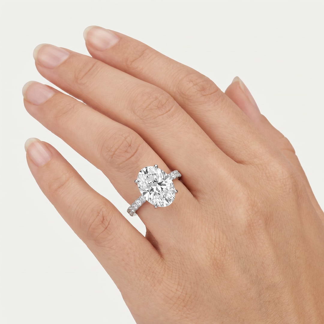 _lifestyle_image@SKU:R0324-LADO03000004W #metal_10k-white-gold+origin_lab-grown+quality_g-si
