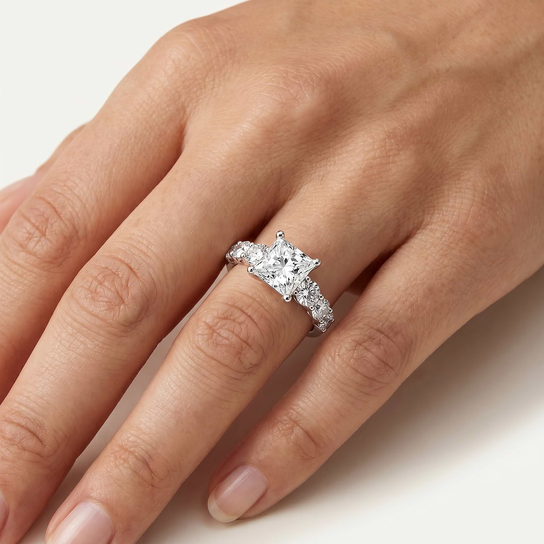 _lifestyle_image@SKU:R0324-NADP0200000PL #metal_platinum+origin_lab-grown+quality_ef-vs2+