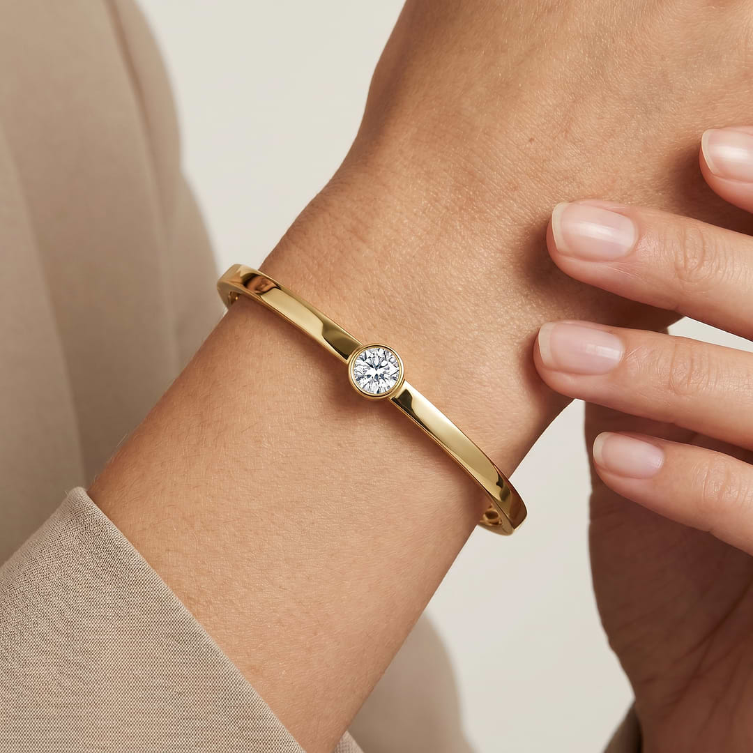 _lifestyle_image@SKU:B1864-LADR0100000DY #metal_gold+origin_lab-grown+quality_g-si