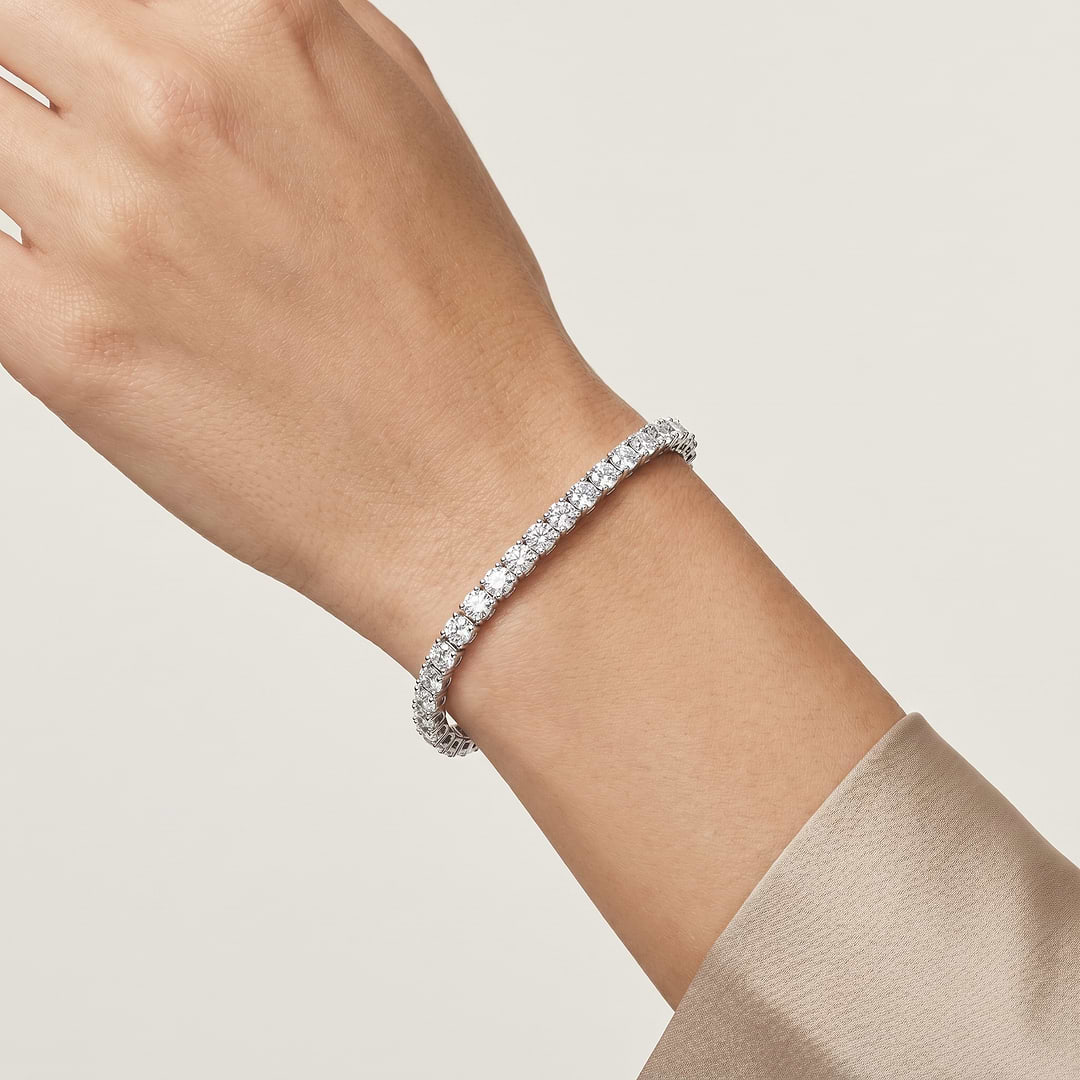 _lifestyle_image@SKU:B740K-LADR0500000DW #metal_silver+origin_lab-grown+quality_g-si