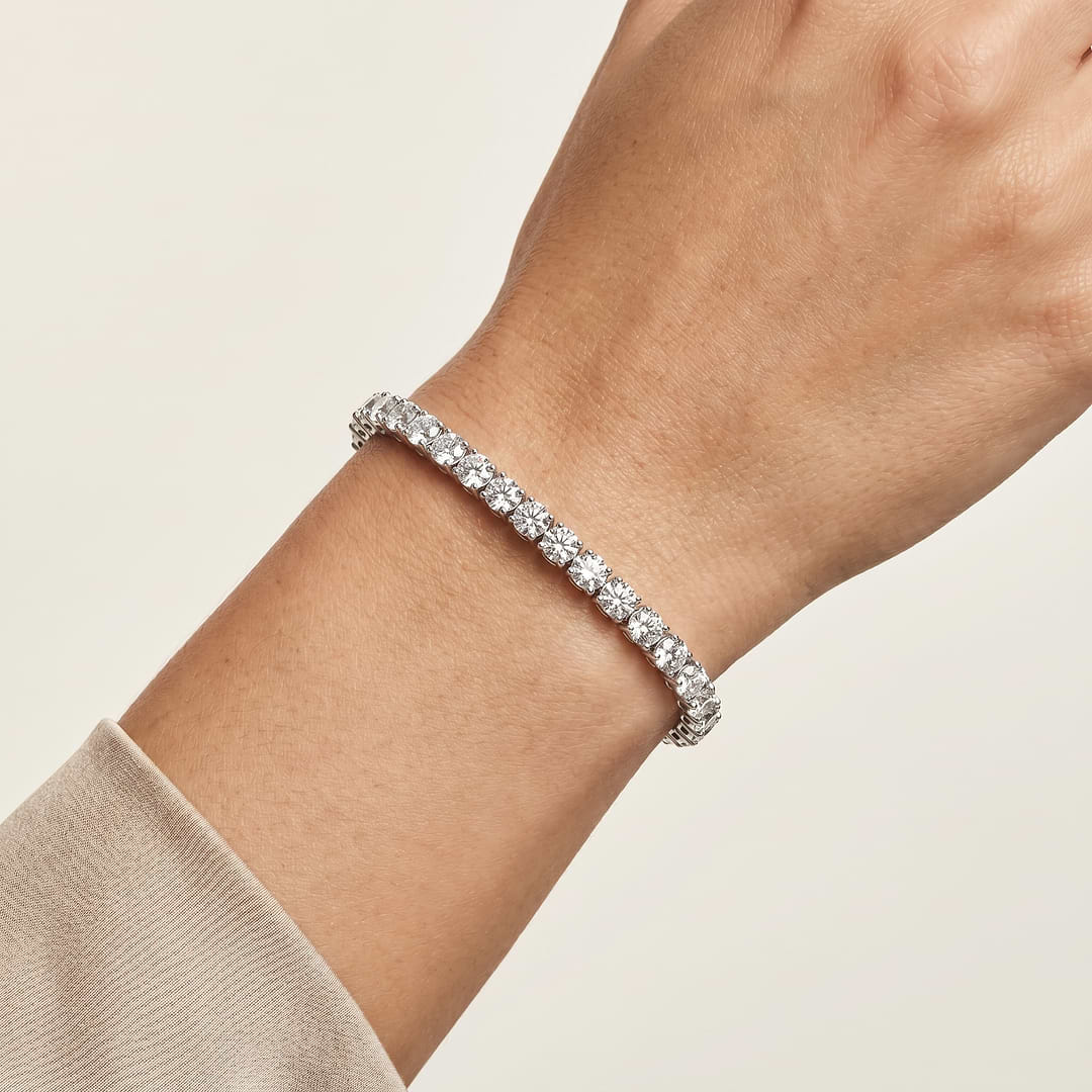 _lifestyle_image@SKU:B740K-LADR0800000DW #metal_silver+origin_lab-grown+quality_g-si