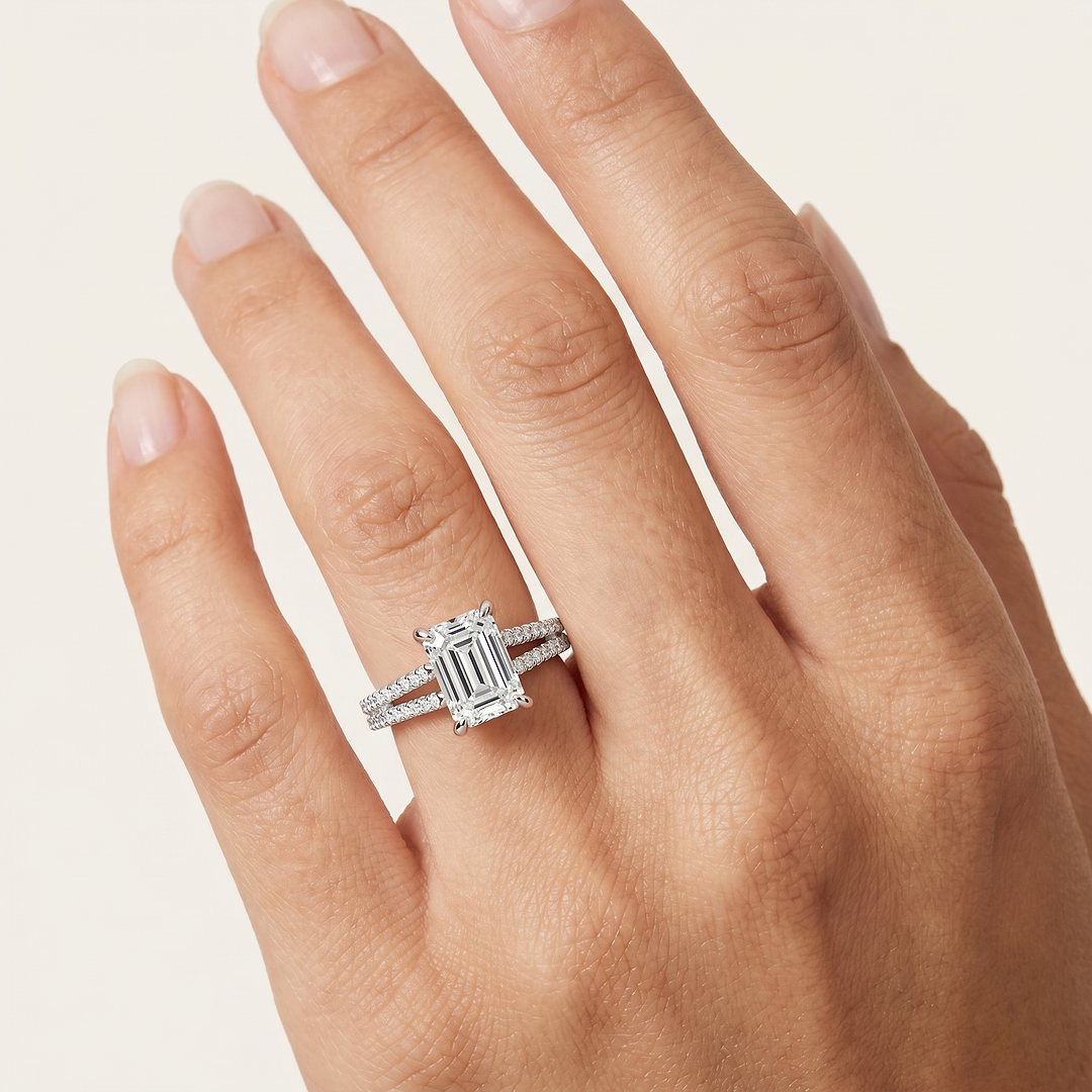 _lifestyle_image@SKU:R1939-LGDE02000004W #metal_14k-white-gold+origin_lab-grown+quality_ef-vs2+