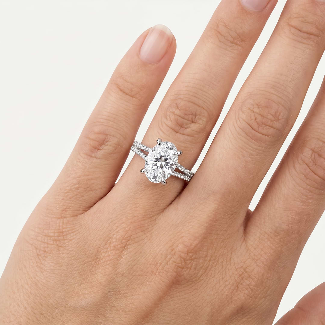 _lifestyle_image@SKU:R1939-LGDO0300000PL #metal_platinum+origin_lab-grown+quality_ef-vs2+
