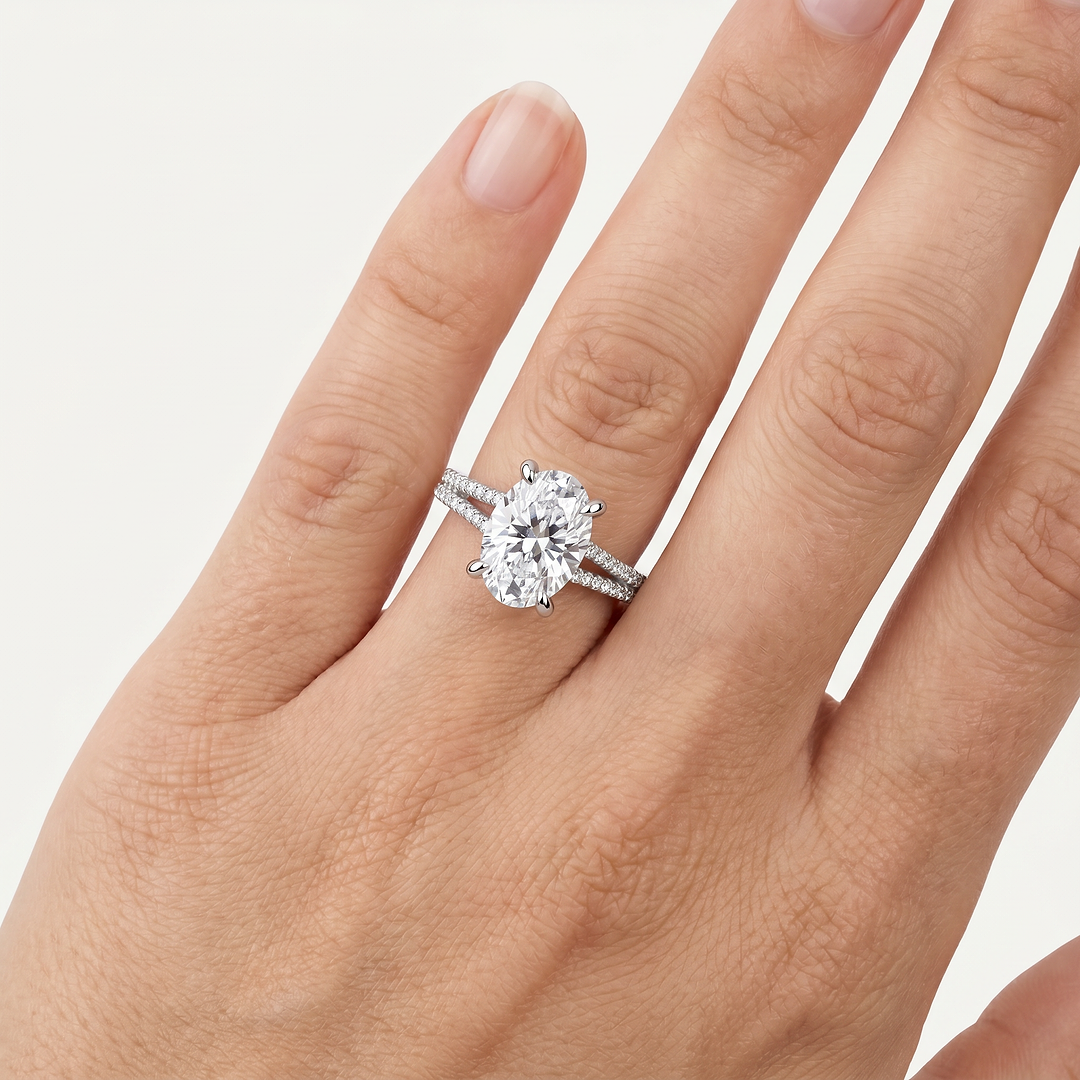 _lifestyle_image@SKU:R1939-LGDO03000004W #metal_14k-white-gold+origin_lab-grown+quality_ef-vs2+