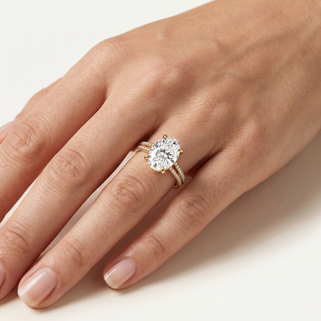 _lifestyle_image@SKU:R1939-LADO03000004Y #metal_10k-yellow-gold+origin_lab-grown+quality_g-si