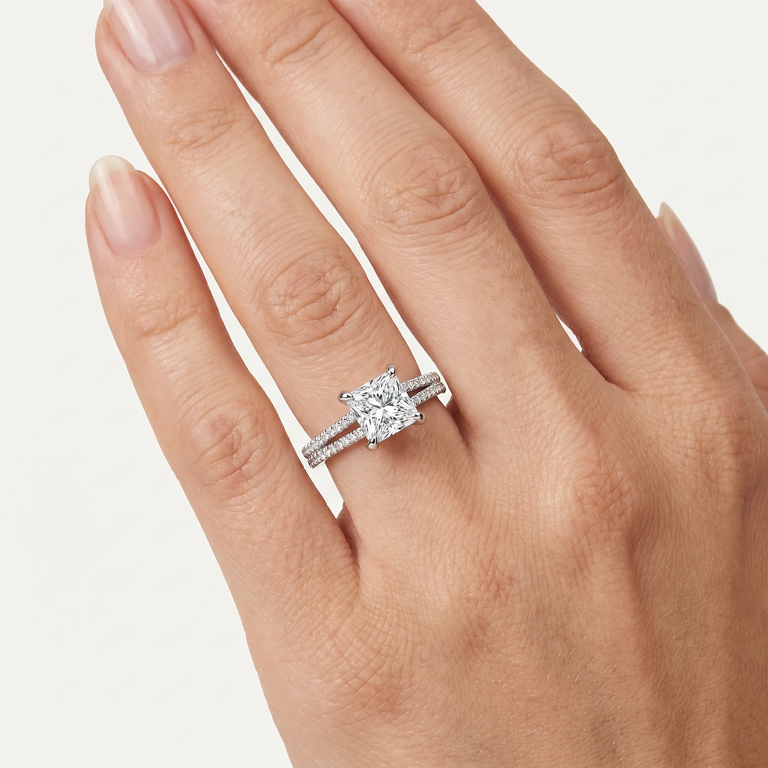 _lifestyle_image@SKU:R1939-LGDP0200000PL #metal_platinum+origin_lab-grown+quality_ef-vs2+