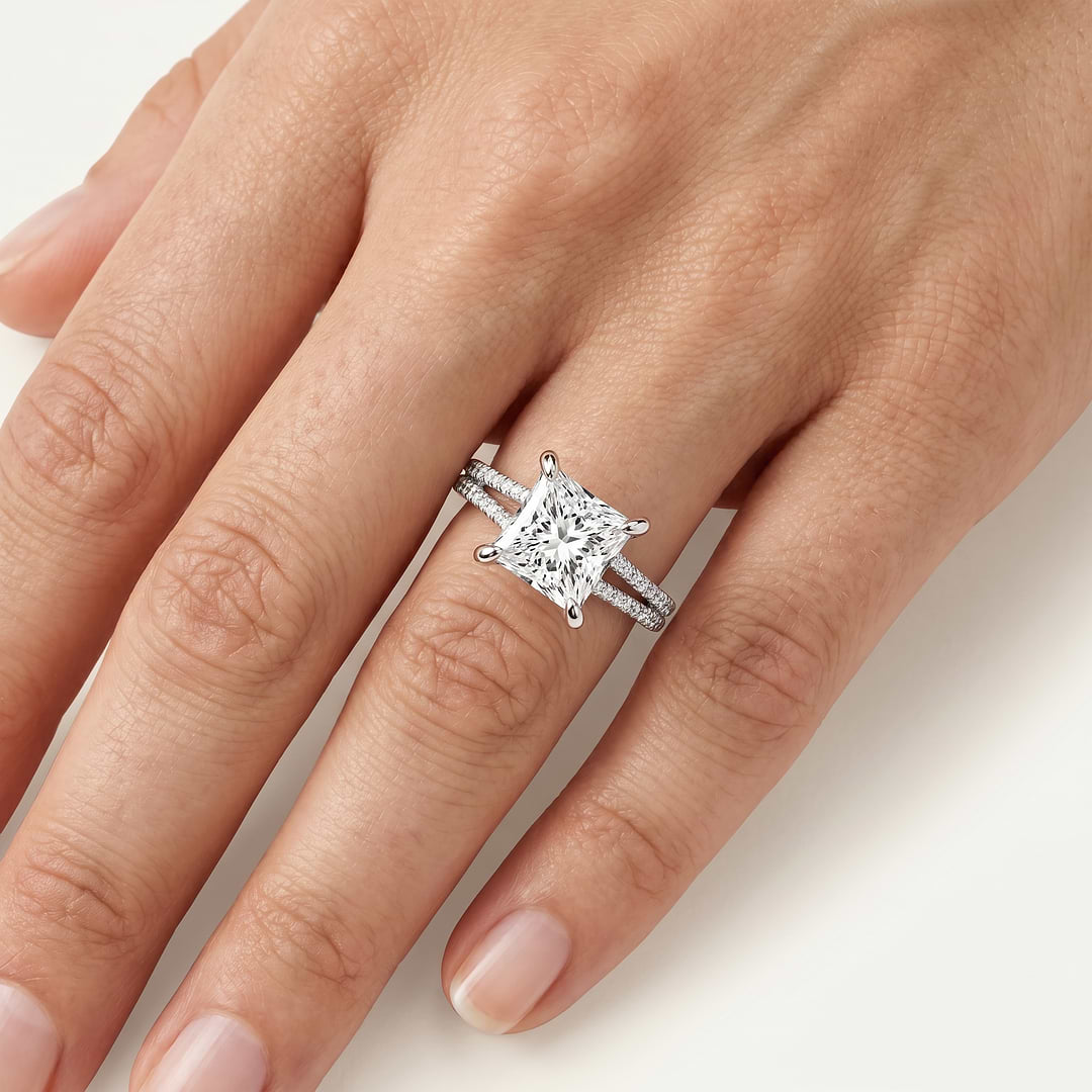 _lifestyle_image@SKU:R1939-LGDP03000004W #metal_14k-white-gold+origin_lab-grown+quality_ef-vs2+