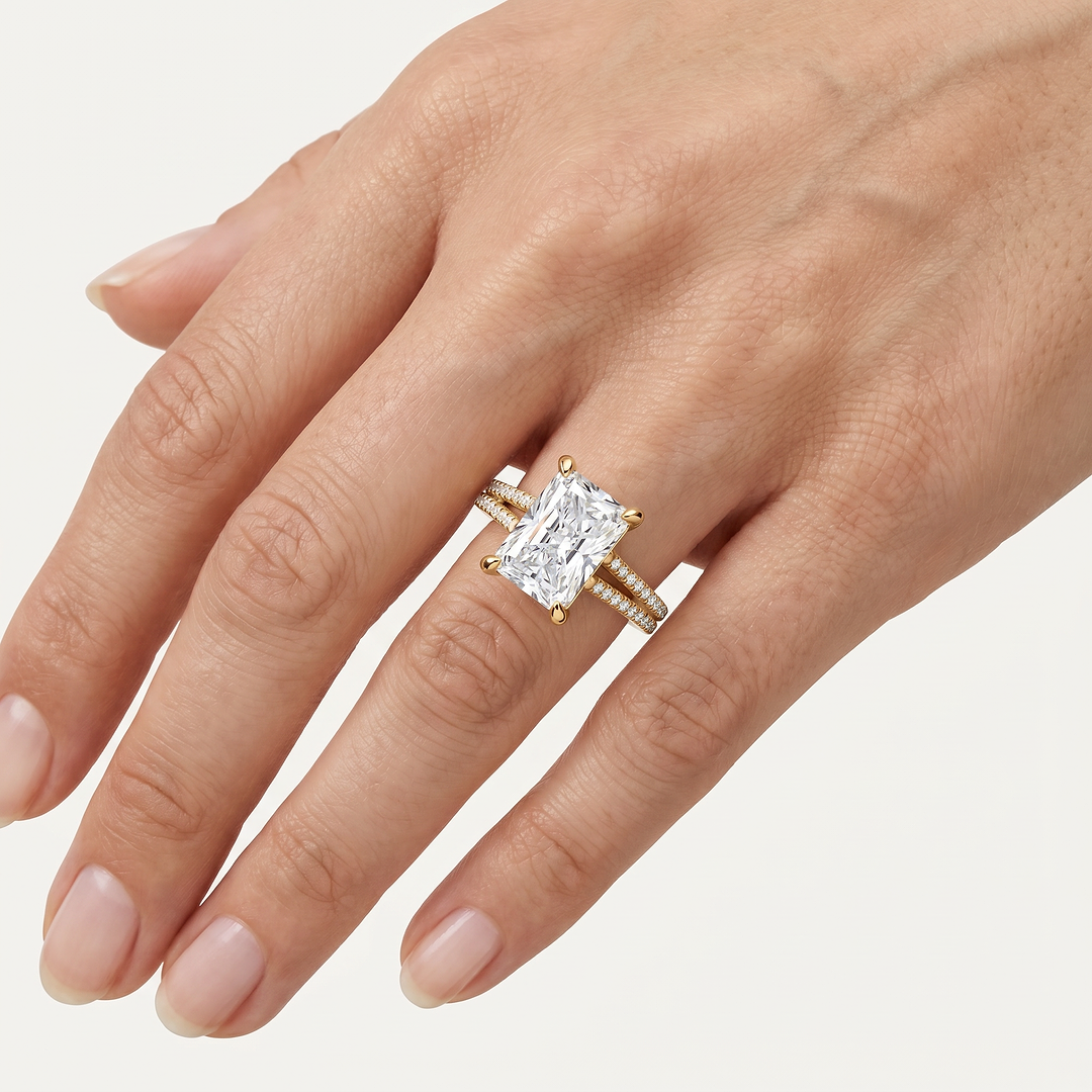 _lifestyle_image@SKU:R1939-LGDT03000004Y #metal_14k-yellow-gold+origin_lab-grown+quality_ef-vs2+