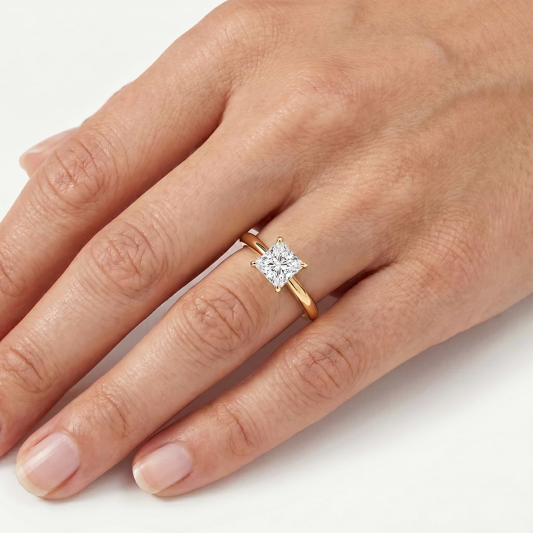 _lifestyle_image@SKU:R5314-NADP01000004Y #metal_14k-yellow-gold+origin_lab-grown+quality_ef-vs2+