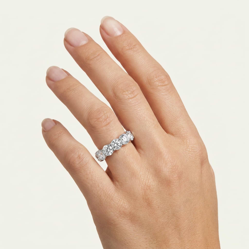 _roll_image@SKU:T2986-LADR05180004W #metal_10k-white-gold+origin_lab-grown+quality_g-si