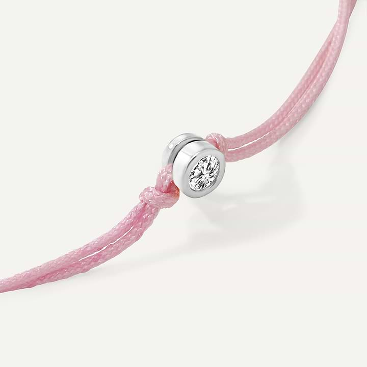 Single Diamond - Round Bezel / Light Pink