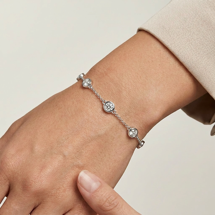 _roll_image@SKU:B5867-LADR01000004W #metal_10k-white-gold+origin_lab-grown+quality_g-si