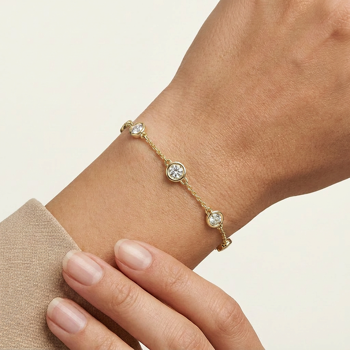 _lifestyle_image@SKU:B5867-LADR01000004Y #metal_10k-yellow-gold+origin_lab-grown+quality_g-si