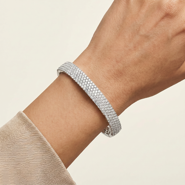 _lifestyle_image@SKU:B1470-LADR0500000DW #metal_silver+origin_lab-grown+quality_g-si